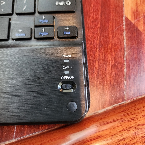 Cooper keyboard case for 7-8" tablets - Picture 3 of 11